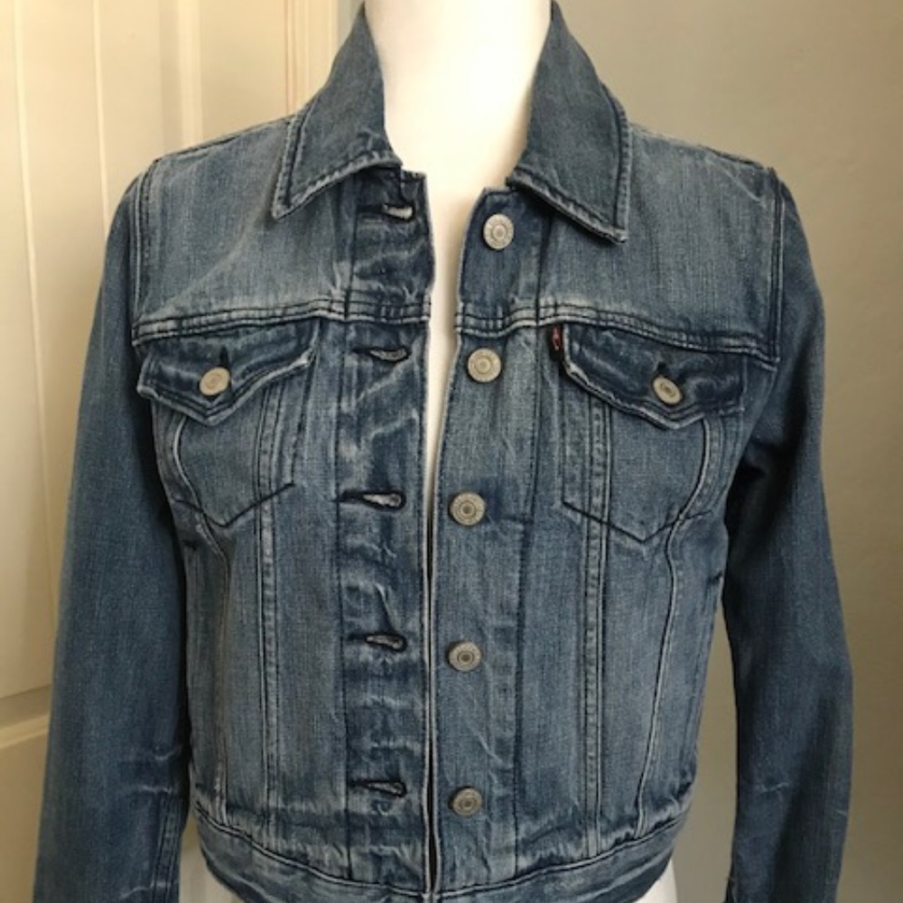 Levi’s Women's Long Sleeve Medium Wash Distressed Denim Jacket Size Small NWT